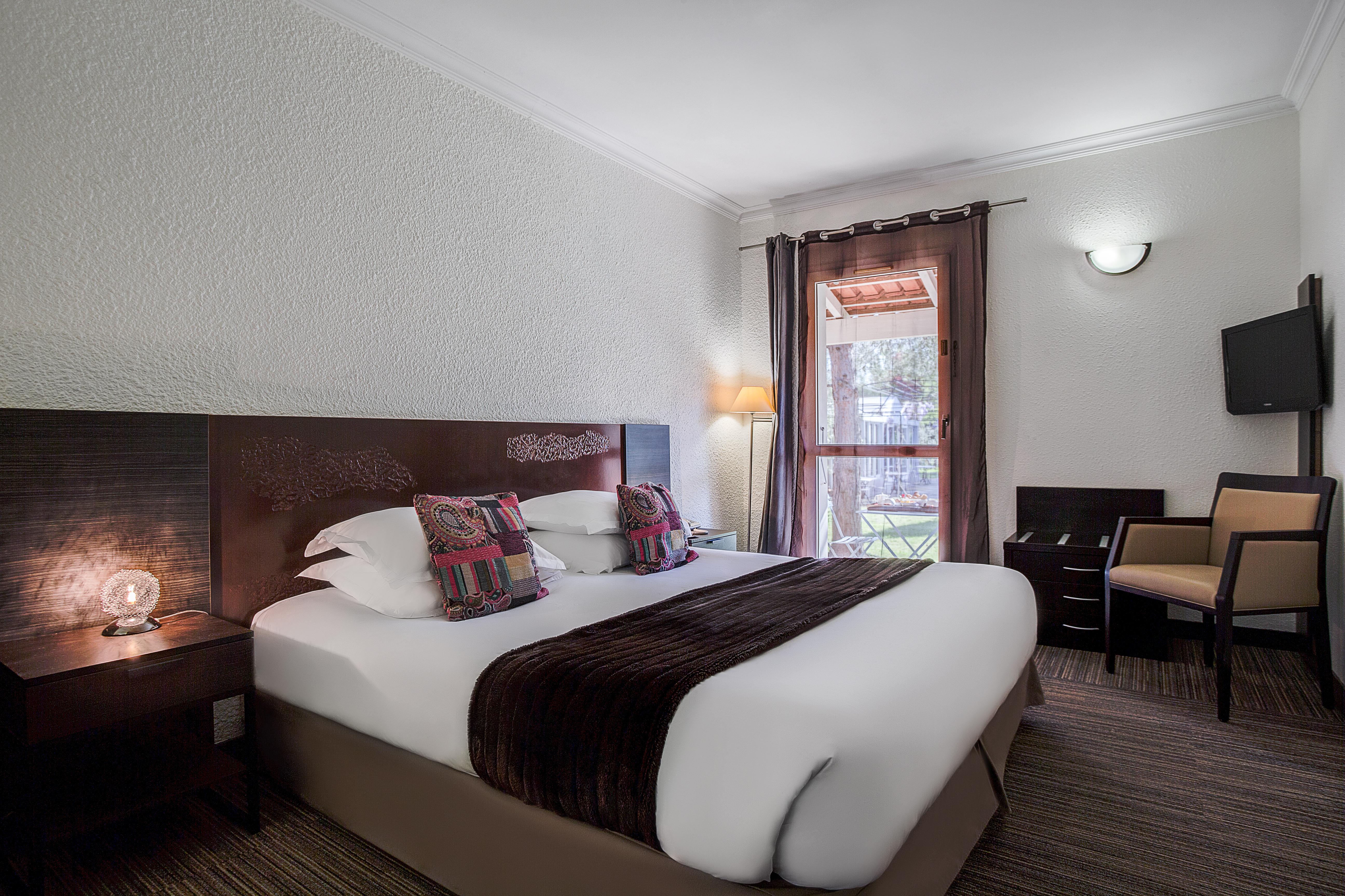 Sowell Hotels Domaine De La Petite Isle LʼIsle-sur-la-Sorgue Eksteriør billede